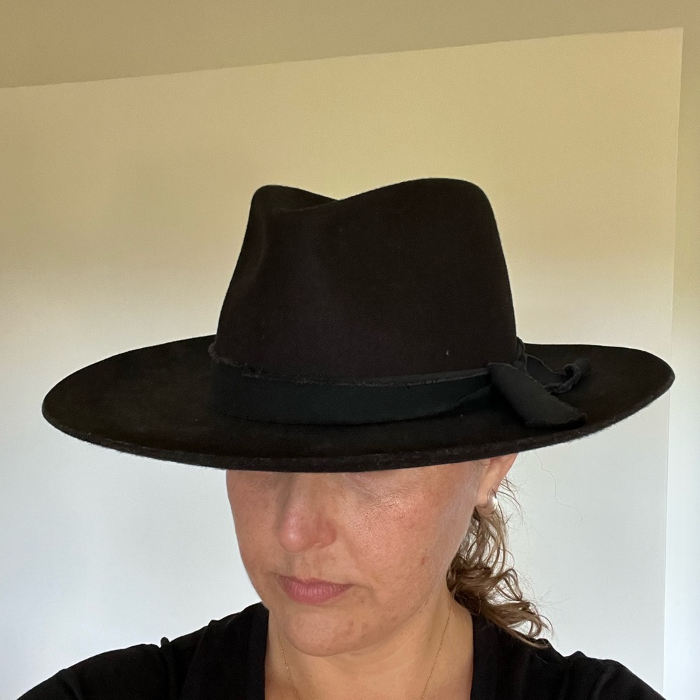 Black felt hat M/L. Cowboy style